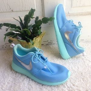 Make Offer! Nike Roshe sea foam teal running shoes